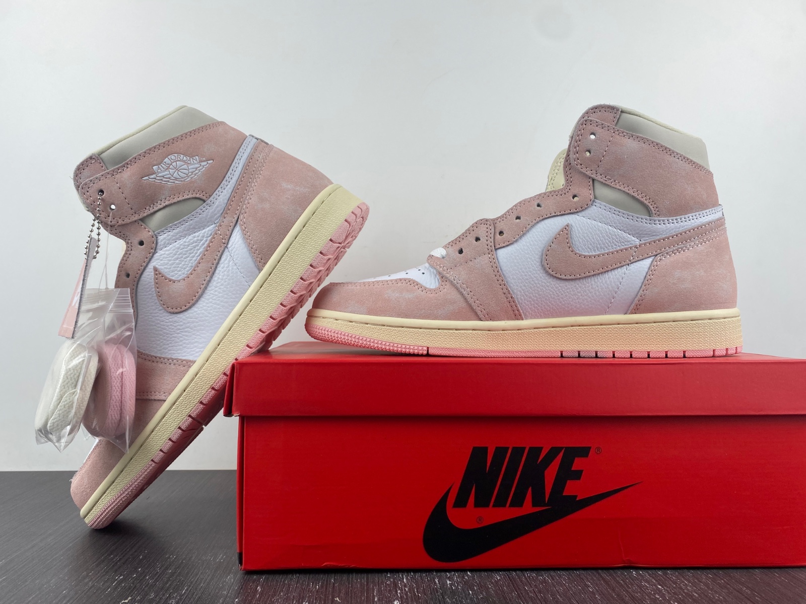 Air Jordan 1 Retro High OG “Washed Pink”