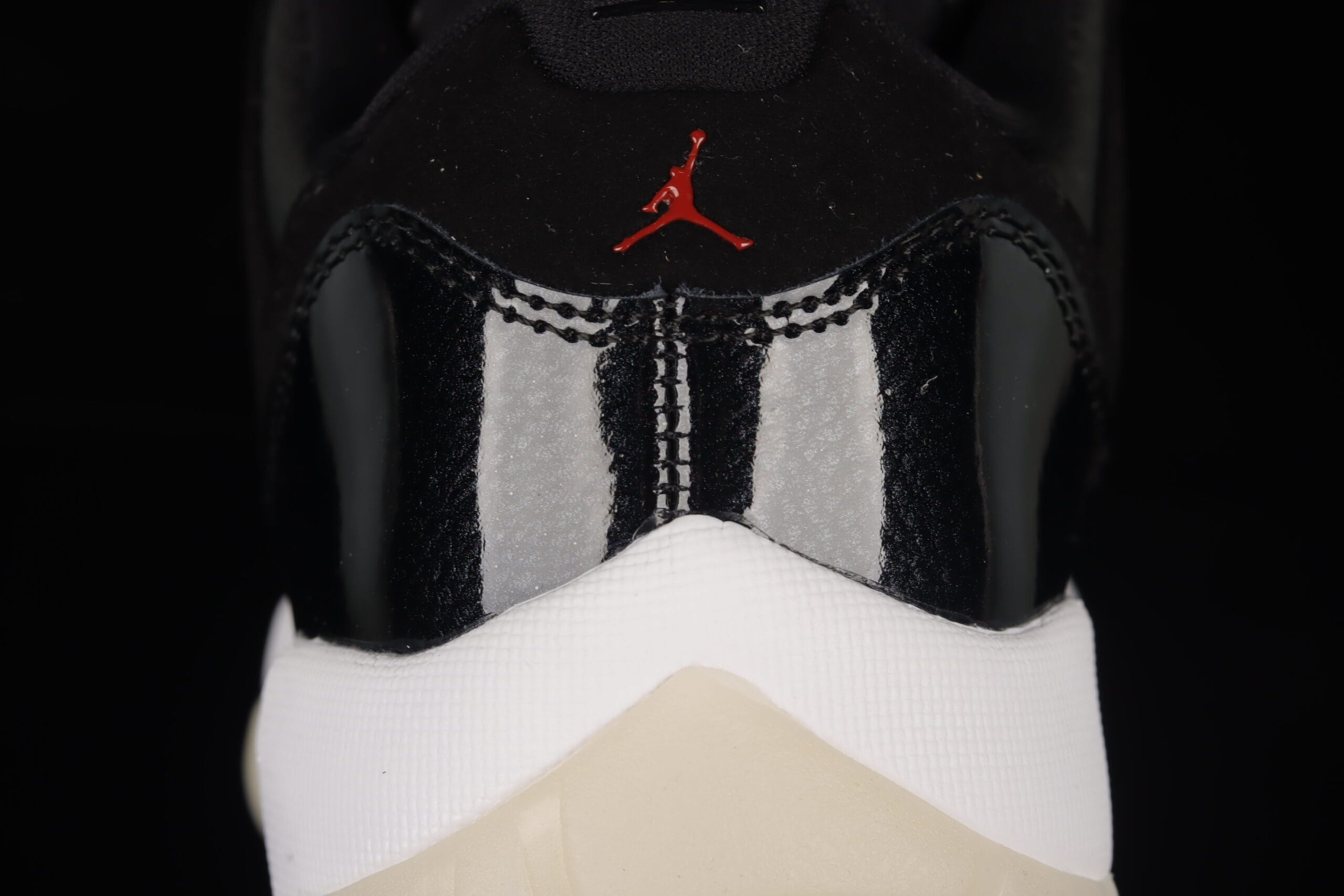 Jordan 11 Retro Low 72-10, Black/White/Sail/Gym Red