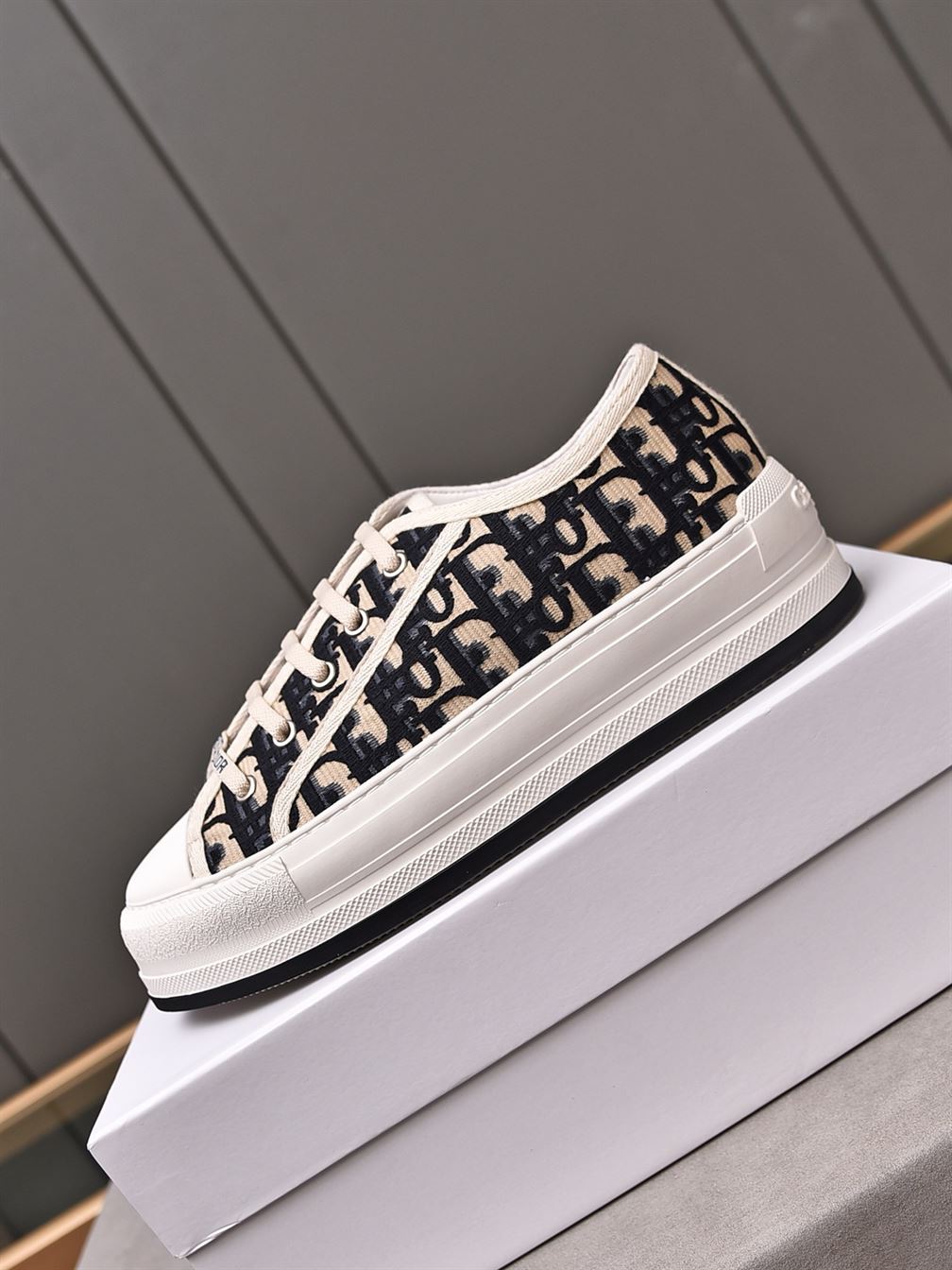 DIOR WALK’N’DIOR PLATFORM LOW-TOP SNEAKER – DO143