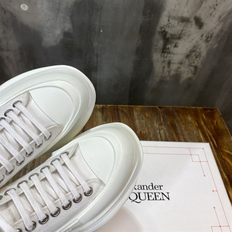 ALEXANDER MCQUEEN TREAD SLICK LOW TOP SNEAKER – ALD011