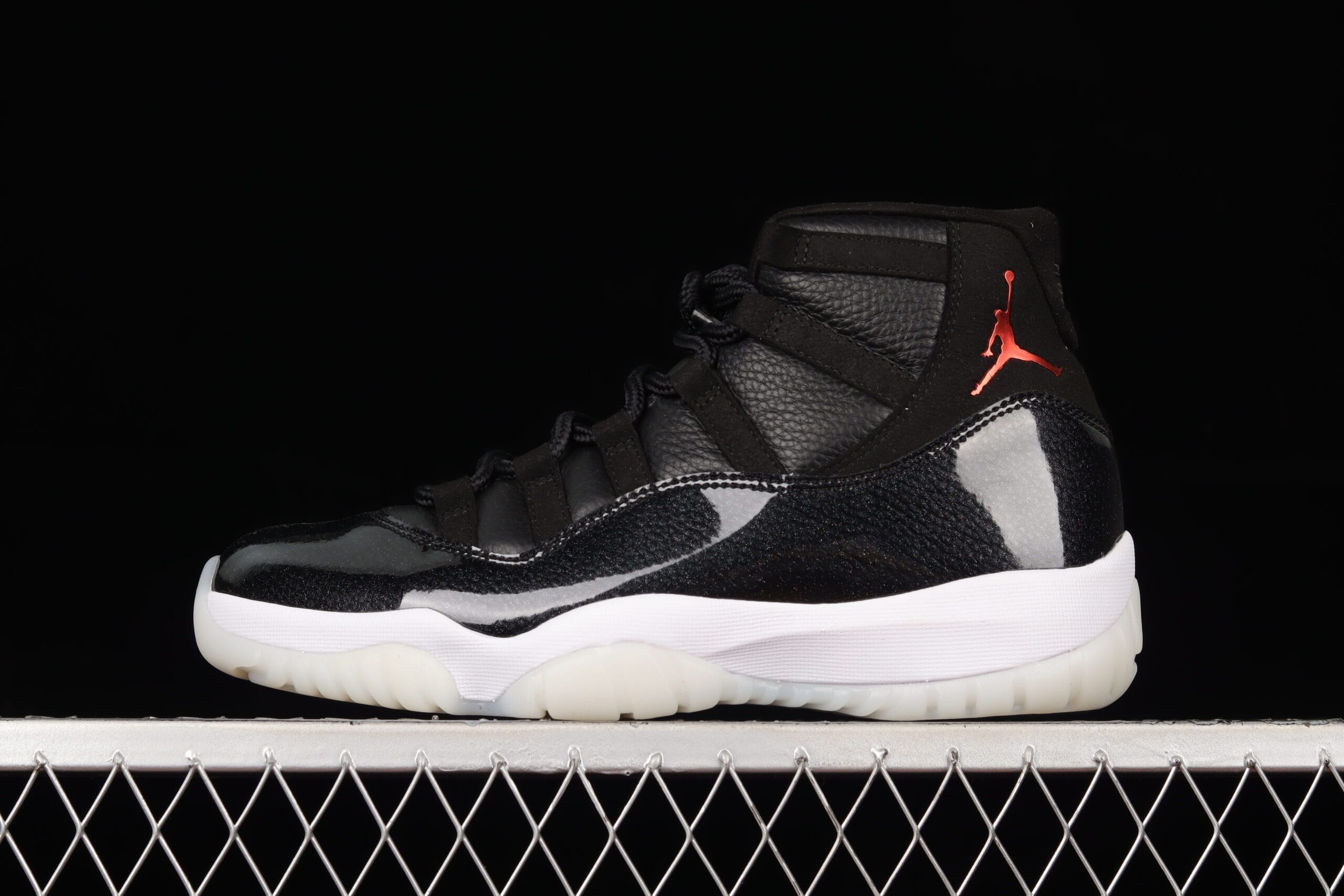 Jordan 11 Retro 72-10, Black/Gym Red-White-Anthracite