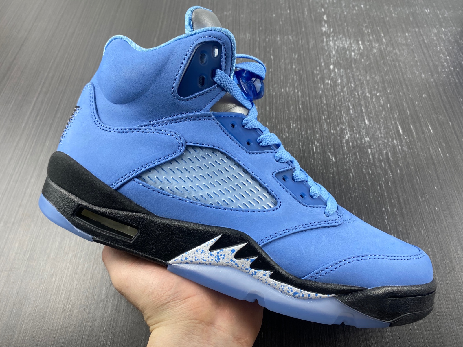 Air Jordan 5 Retro SE ‘UNC’