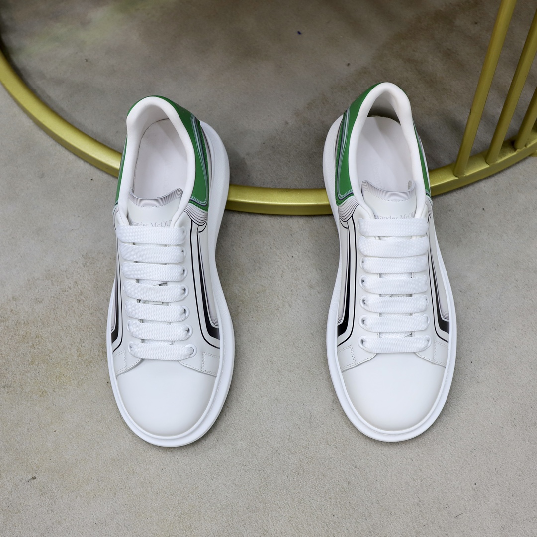 Alexander McQueen's classic star hit all-match white shoes