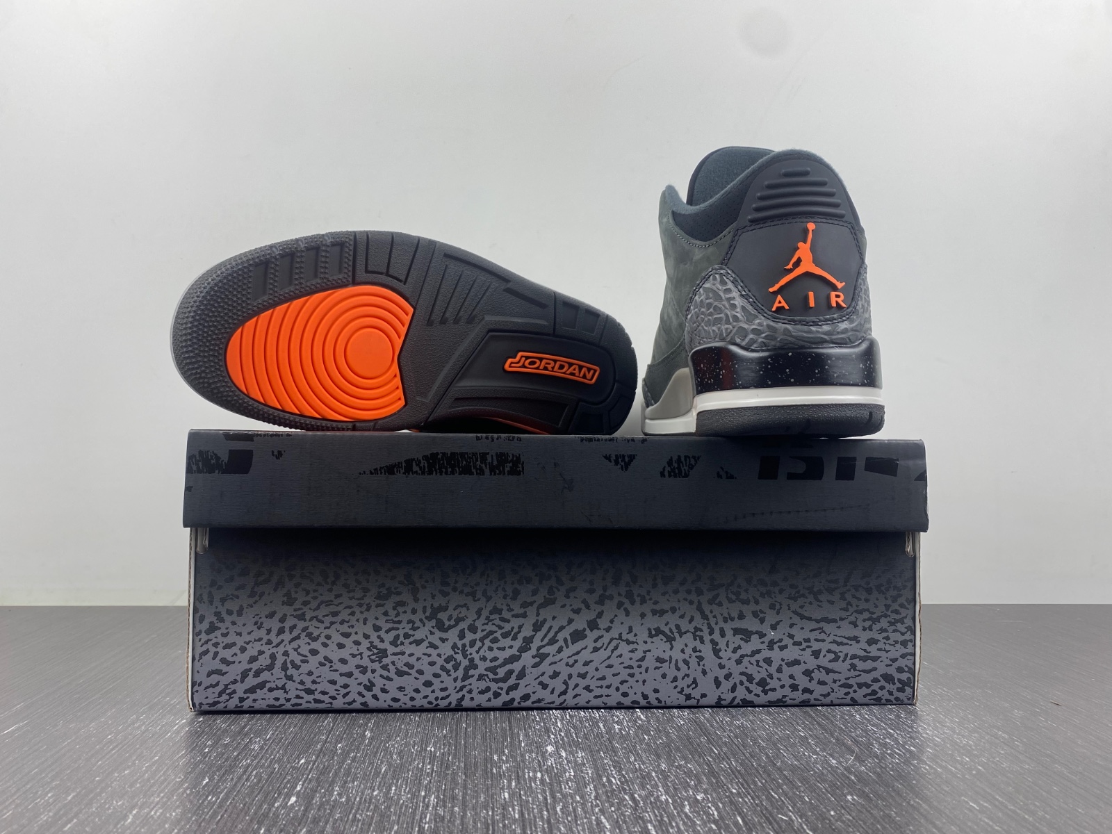 Jordan 3 Retro Fear Pack (2023)