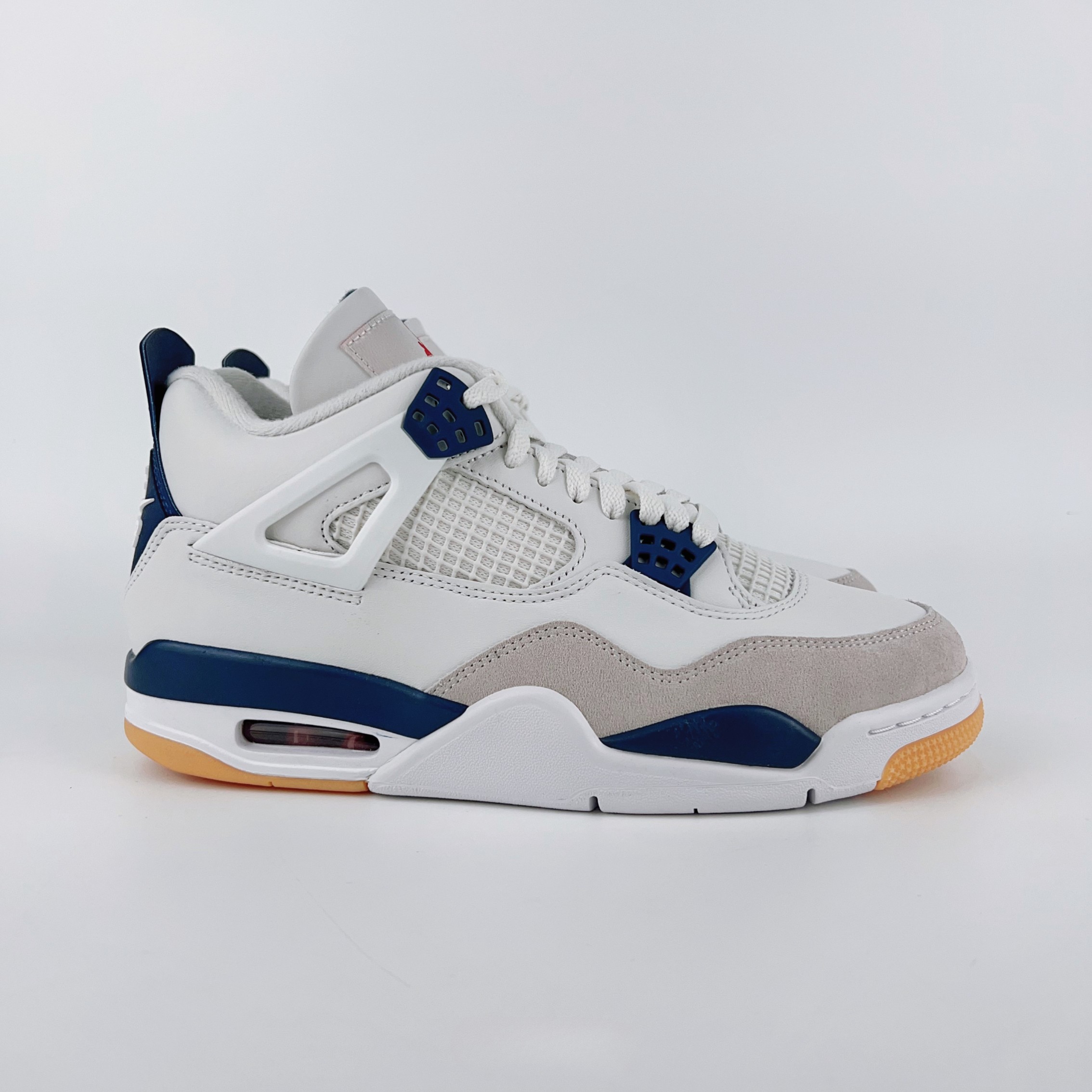 Nike SB x Air Jordan 4 “Navy”