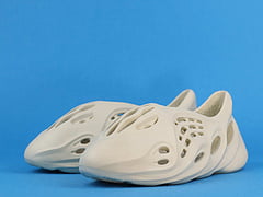 Adidas Yeezy Foam RNNR Sand