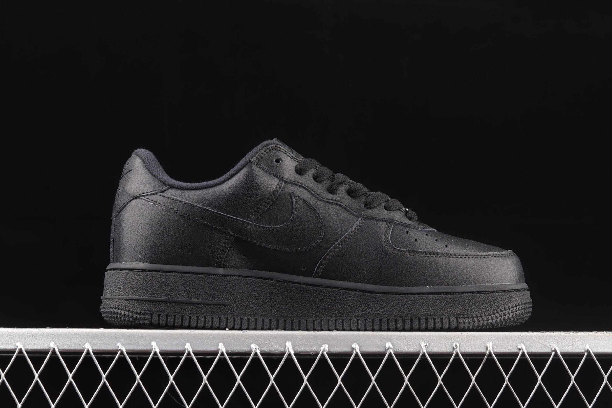 Nike Air Force 1 Low Supreme Black