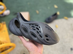 Adidas Yeezy Foam RNNR Onyx