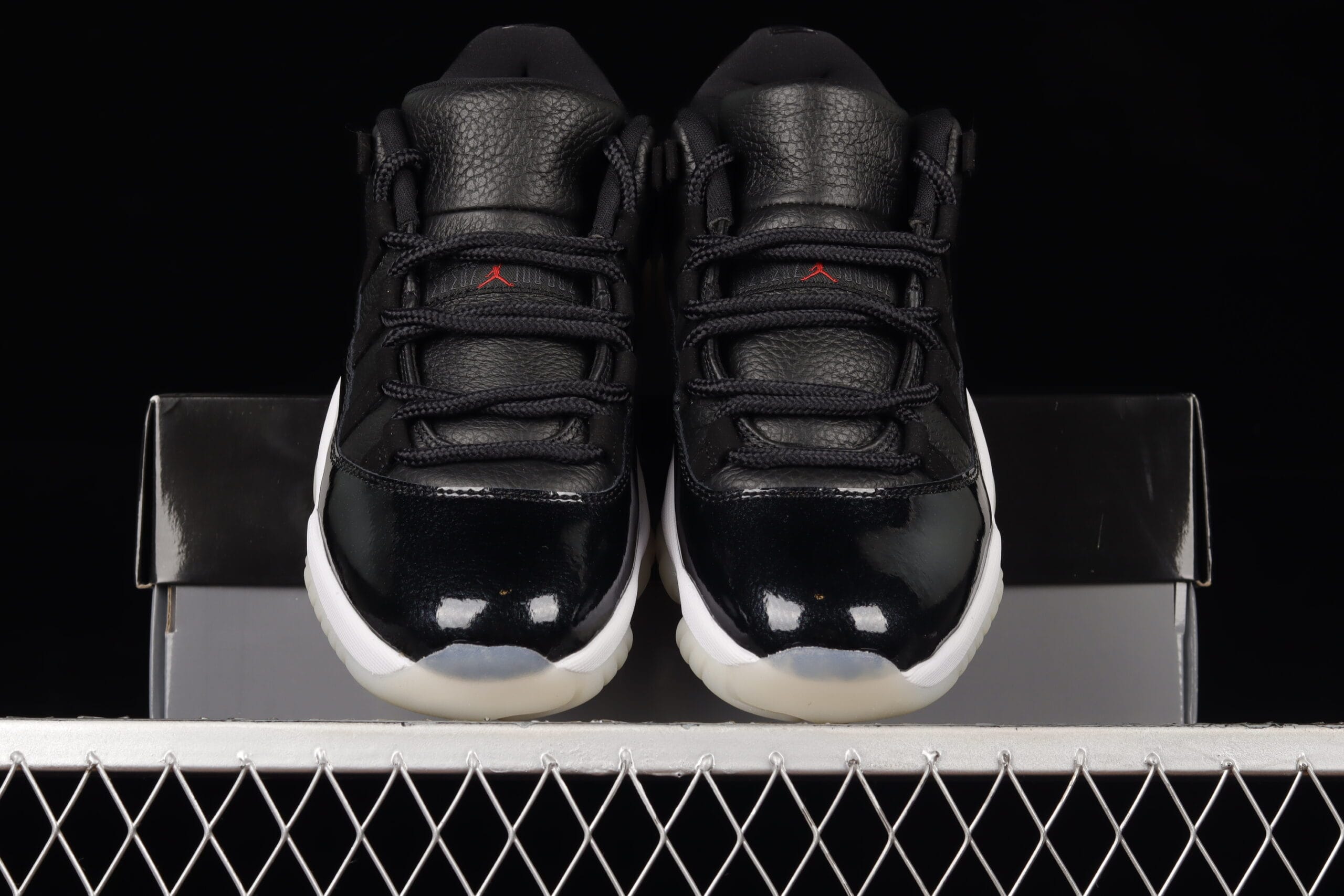 Jordan 11 Retro Low 72-10, Black/White/Sail/Gym Red