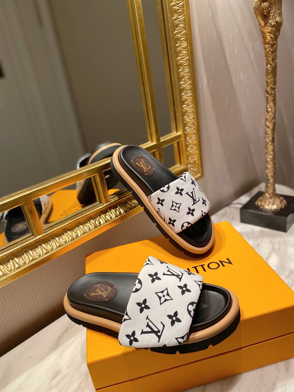 LOUIS VUITTON SLIDES – LVSD008