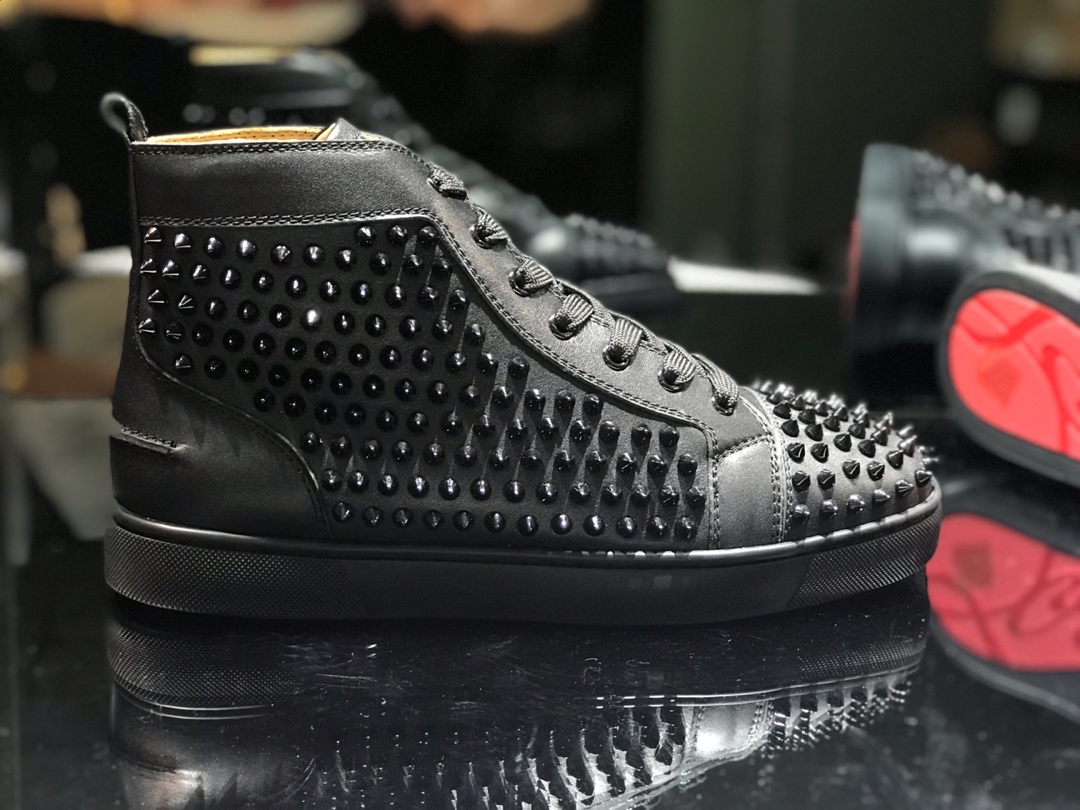 Christian Louboutin Louis Spikes Sneakers Calf leather and spikes Black