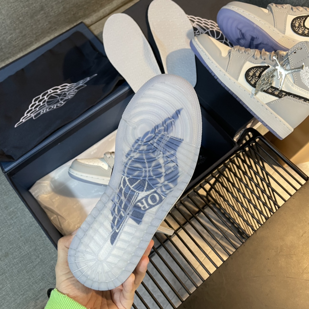 JORDAN 1 RETRO LOW DIOR – DO094