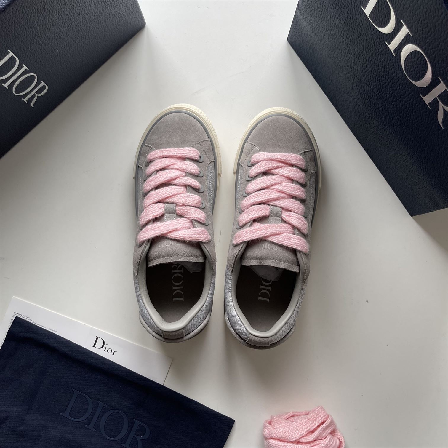 DIOR B33 SNEAKER GRAY AND WHITE DIOR OBLIQUE JACQUARD – DO130
