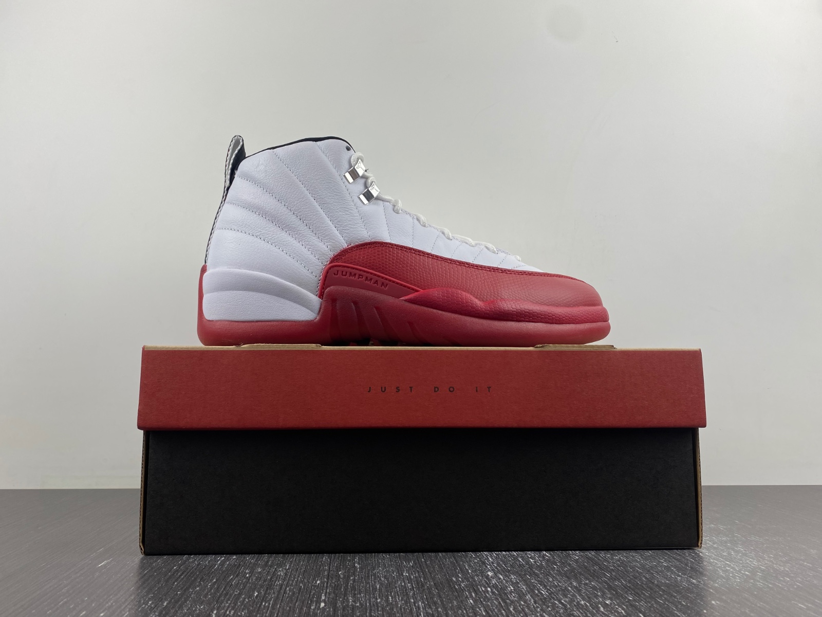 Air Jordan 12 Cherry