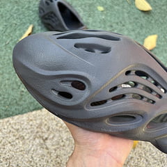 Adidas Yeezy Foam RNNR Onyx