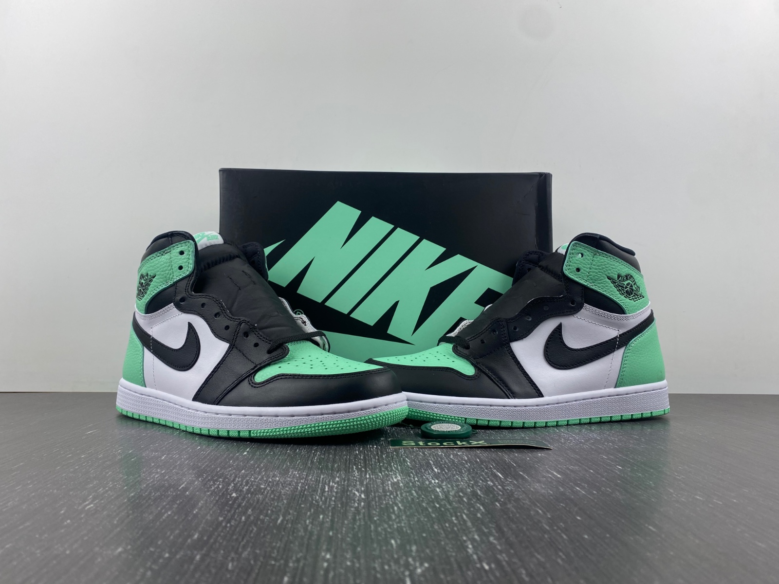 Air Jordan 1 High Green Glow