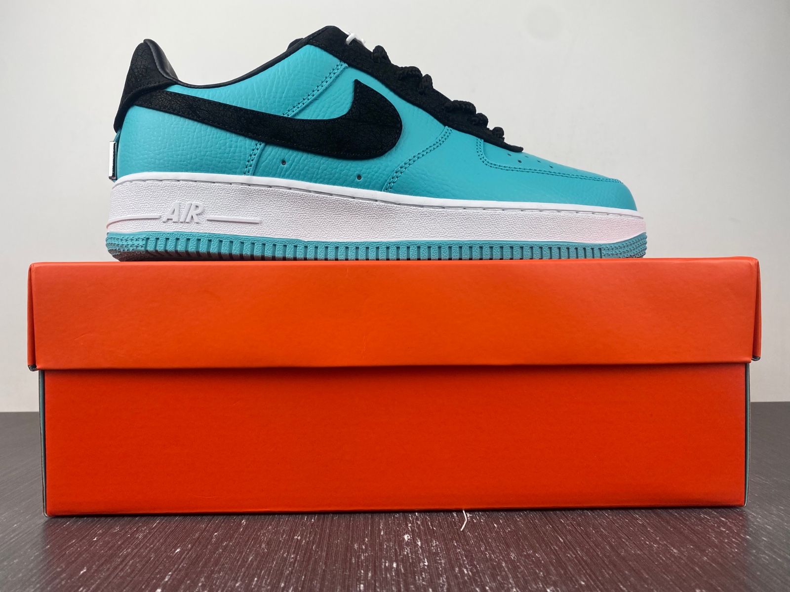 Tiffany & Co. x Nike Air Force 1 Friends and Family