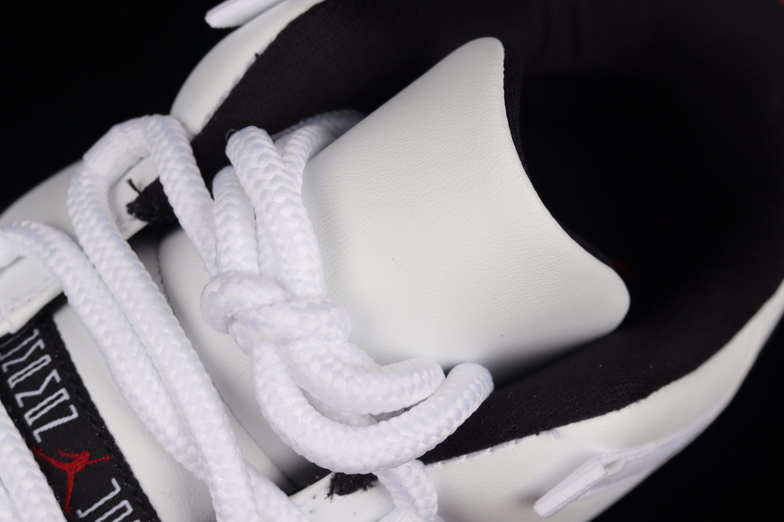 Jordan 11 Retro Low, Concord Bred