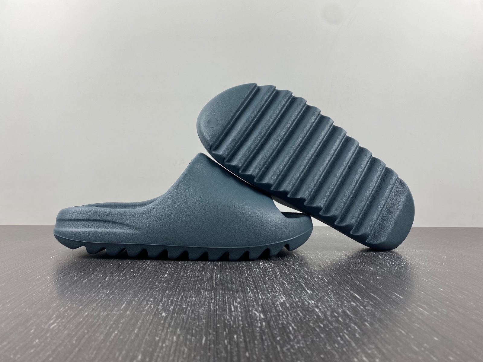 YEEZY SLIDE “Slate Marine”