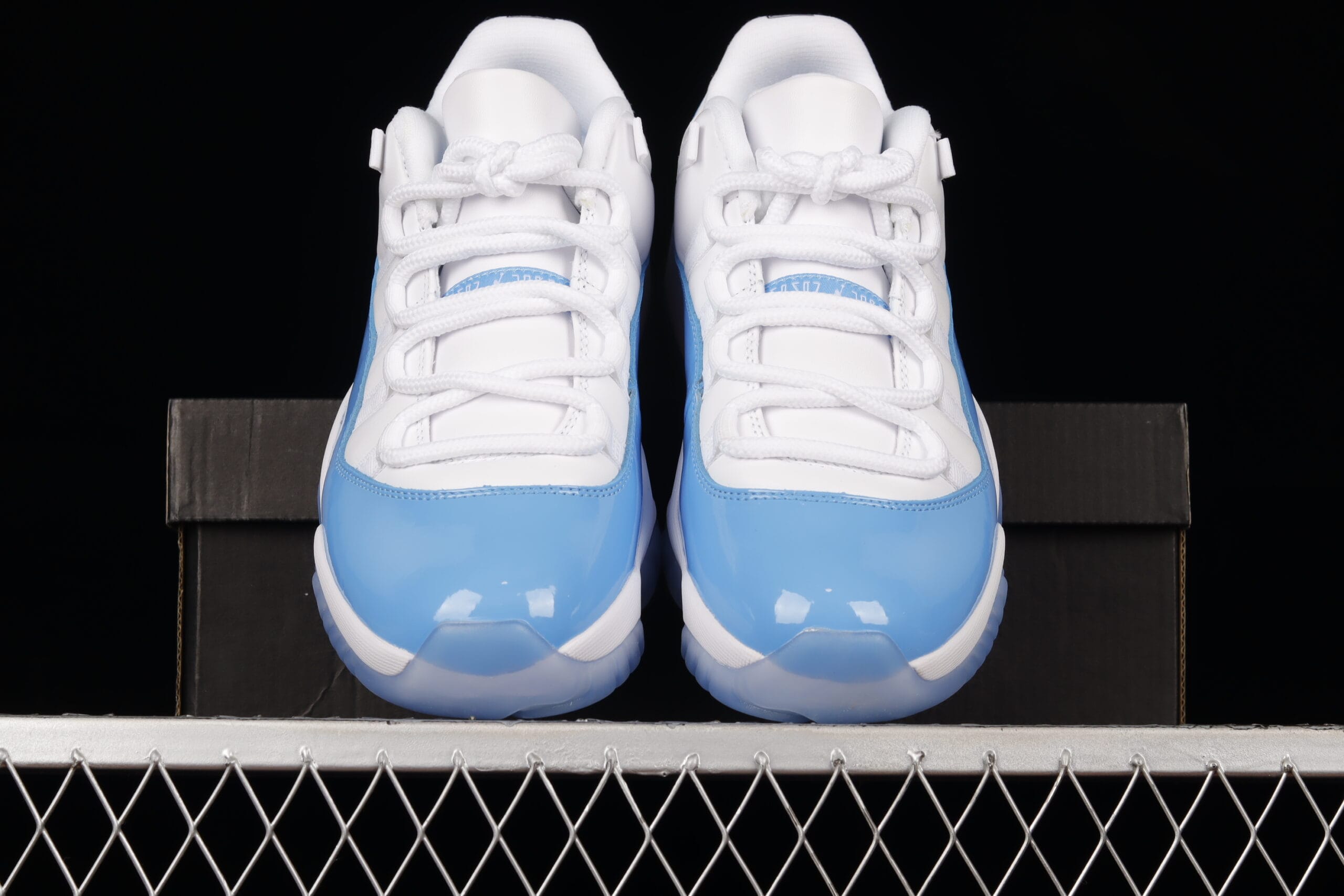 Jordan 11 Retro Low University Blue