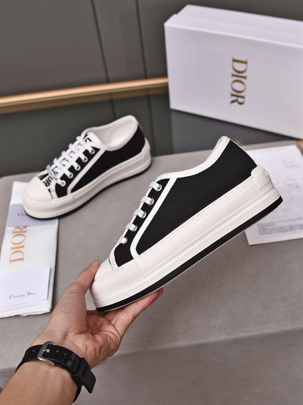DIOR WALK’N’DIOR PLATFORM LOW-TOP SNEAKER – DO146