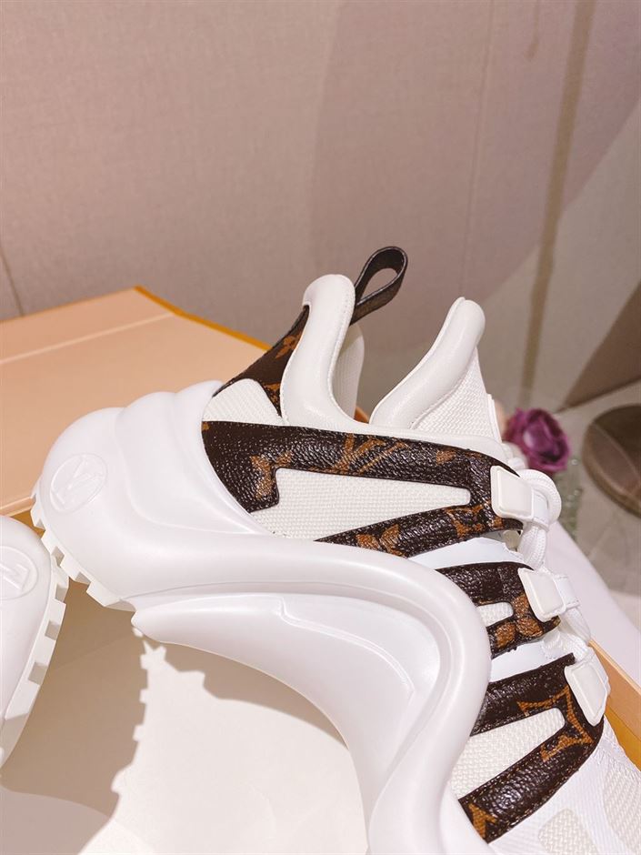 LOUIS VUITTON ARCHLIGHT TRAINERS – LVS106