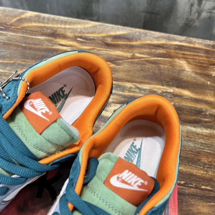 OTOMO KATSUHIRO X NIKE SB DUNK LOW SNEAKER – NSN003