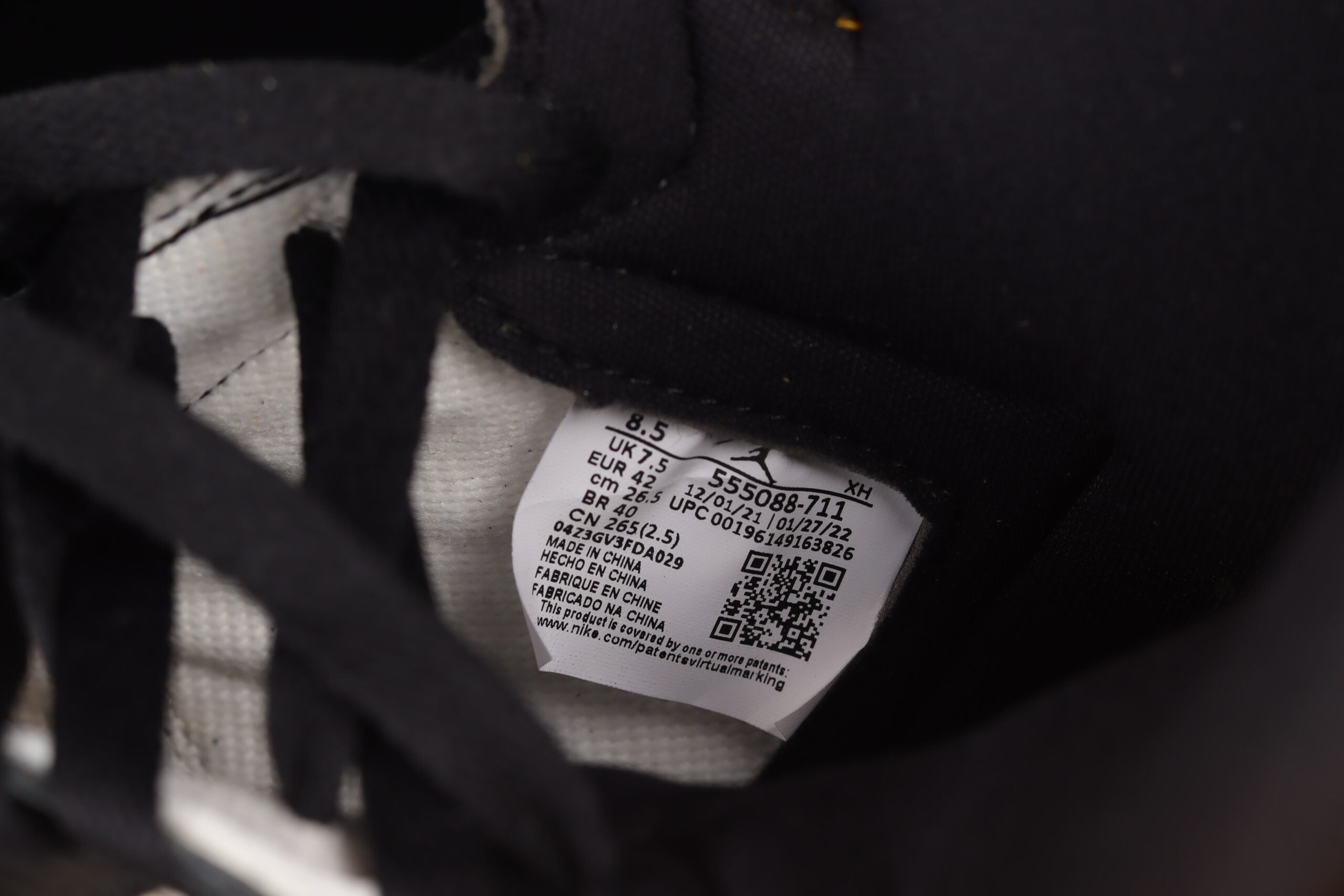 Air Jordan 1 High OG Taxi Yellow Toe