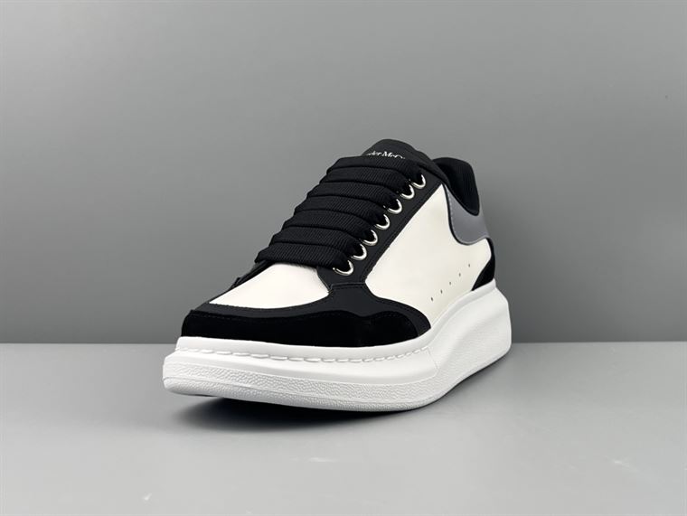 ALEXANDER MCQUEEN OVERSIZED SNEAKER IN BLACK/WHITE/GREY – ALD036