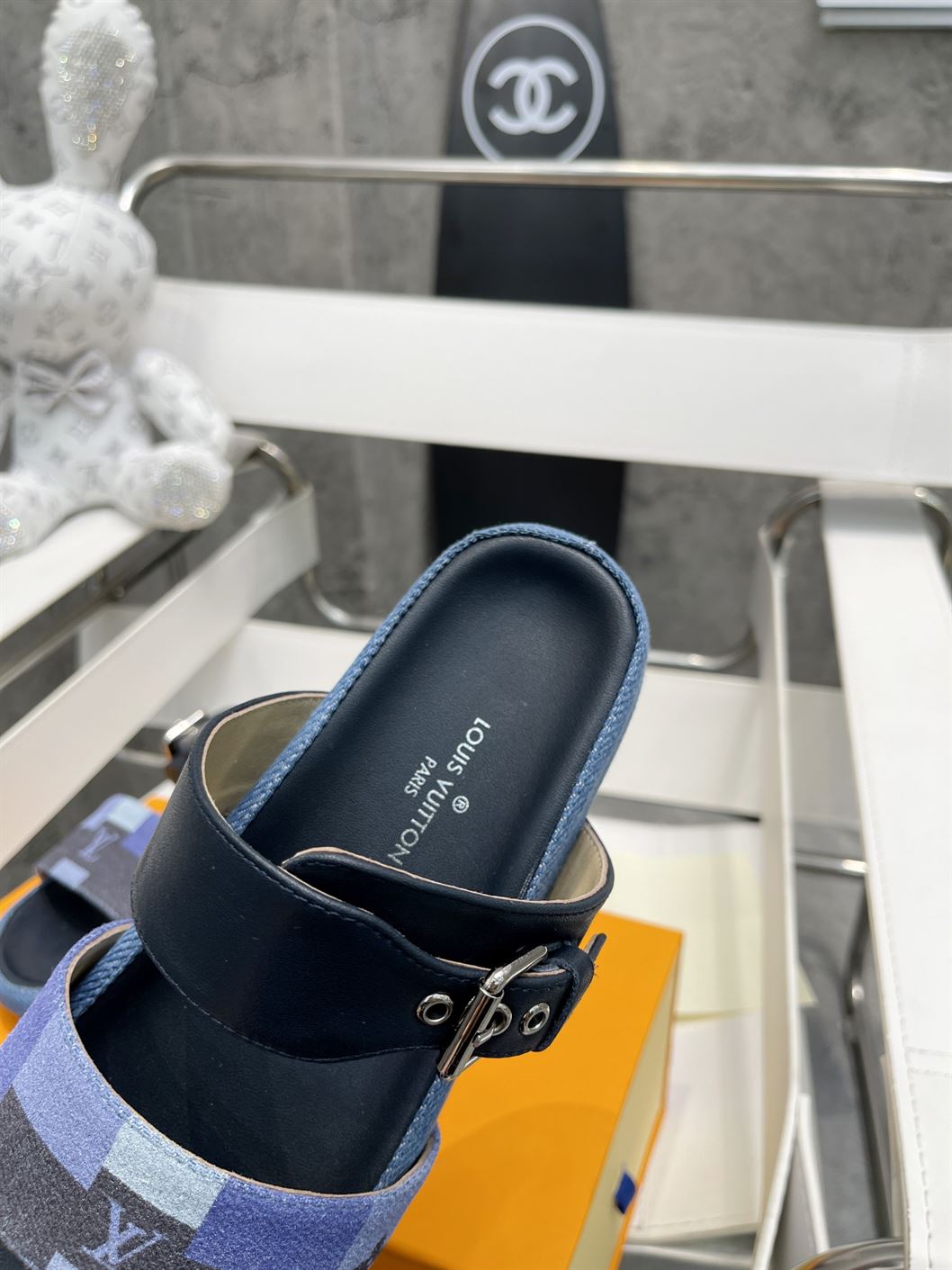 LOUIS VUITTON BOM DIA FLAT MULE – LVSD038