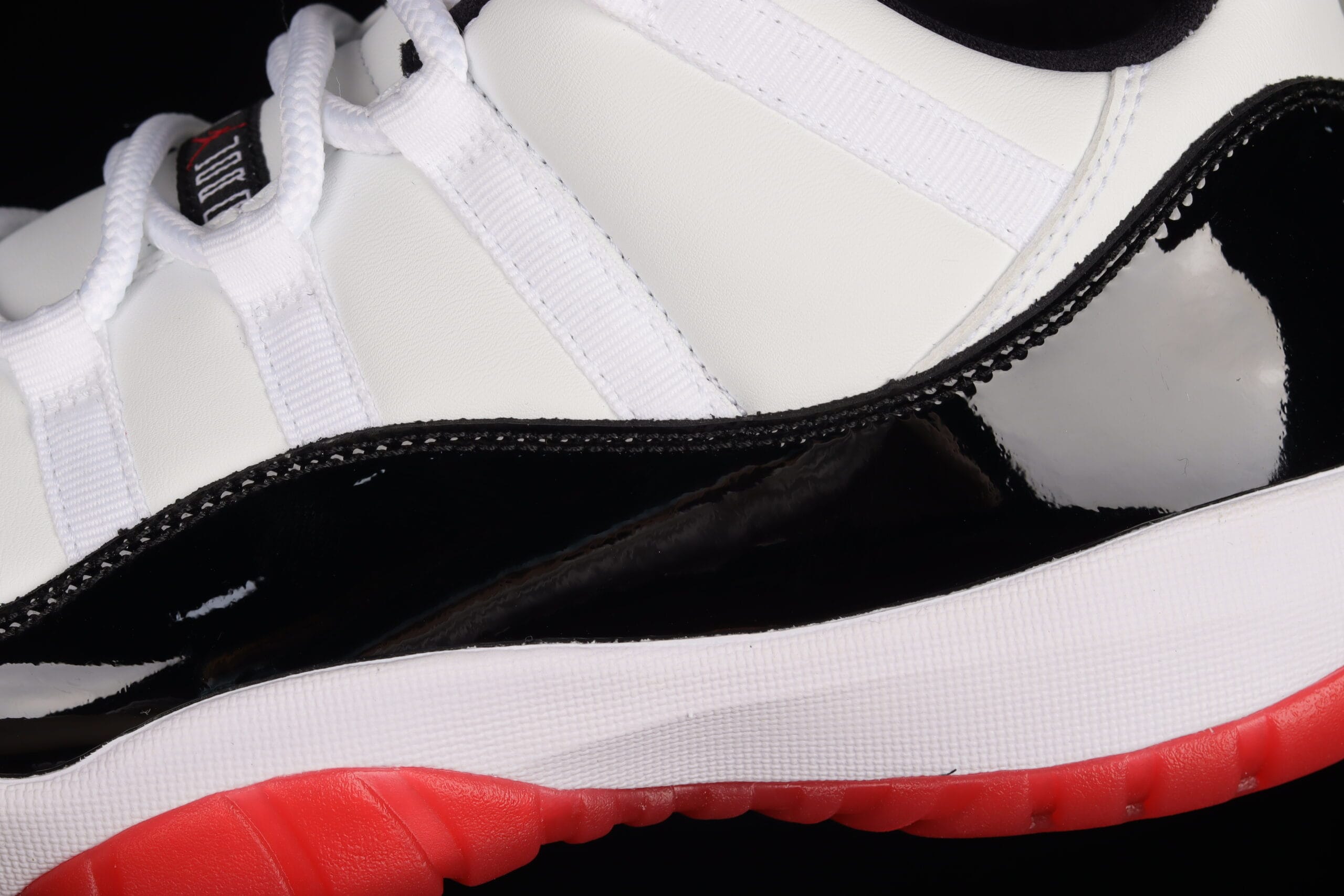 Jordan 11 Retro Low, Concord Bred