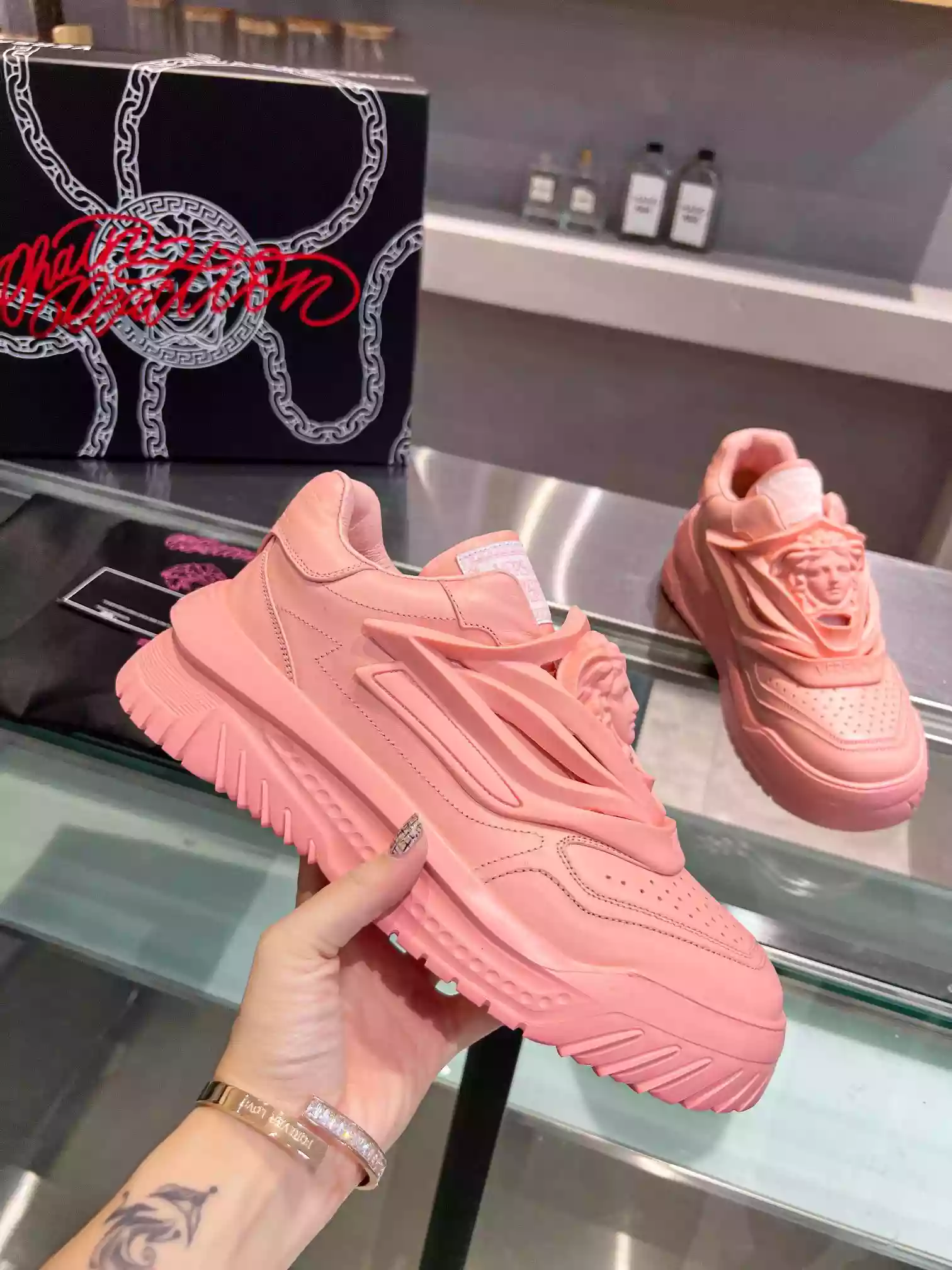 VERSACE WOMEN’S ODISSEA SNEAKERS IN PINK LEATHER – VSS018