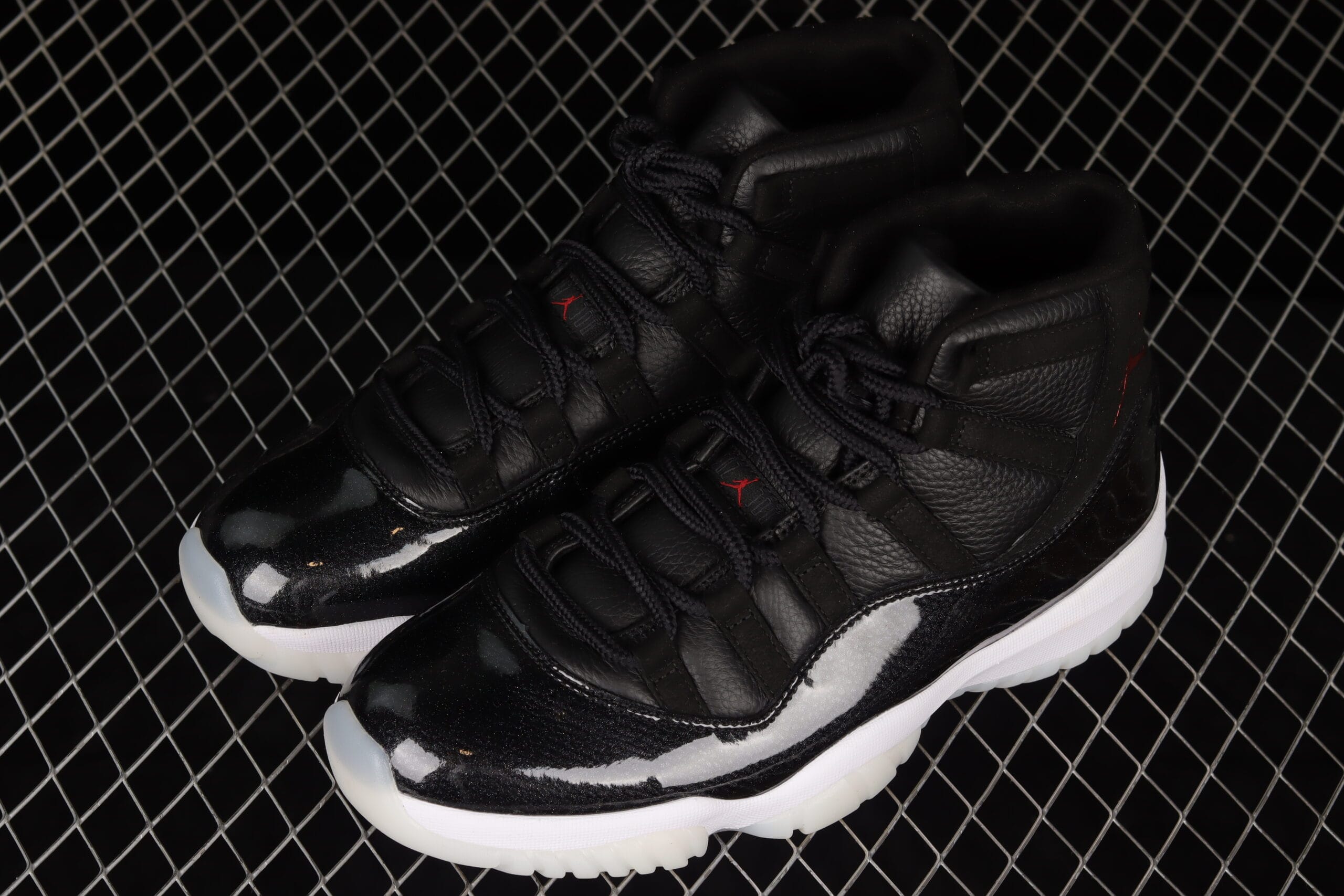 Jordan 11 Retro 72-10, Black/Gym Red-White-Anthracite