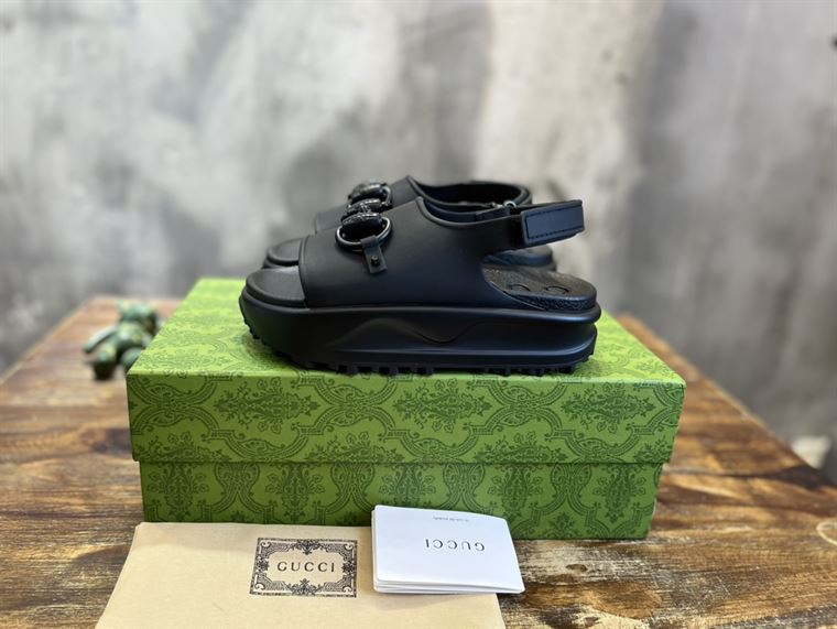 GUCCI WOMEN’S HORSEBIT FLATFORM SANDAL BLACK RUBBER – GSL016