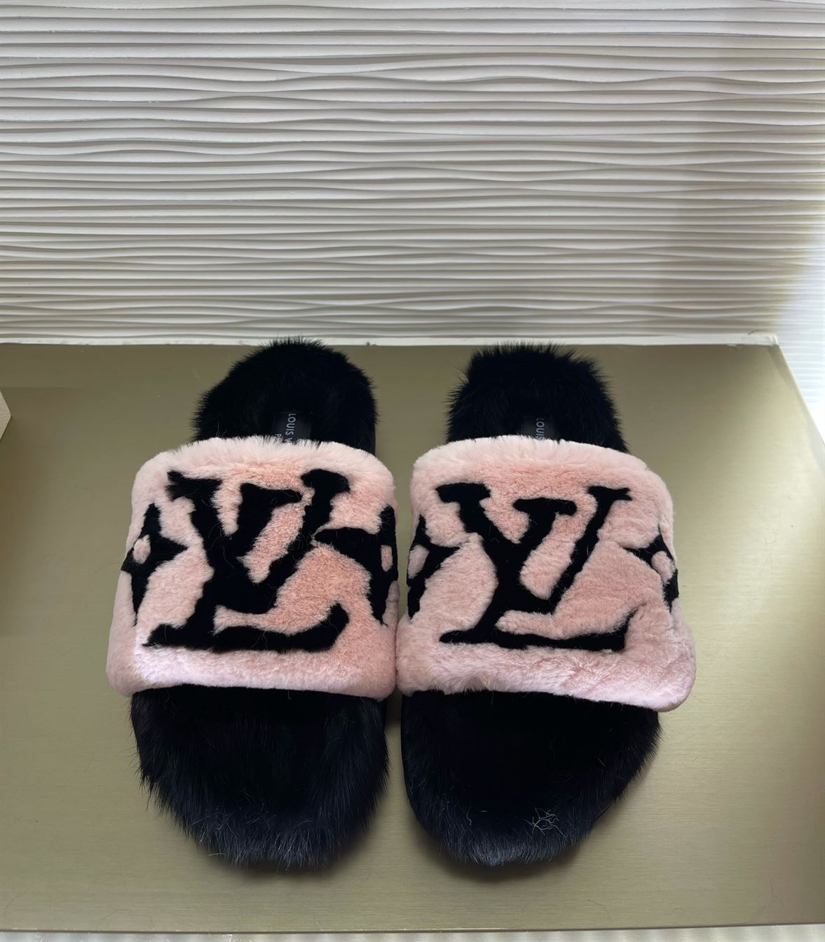 LOUIS VUITTON POOL PILLOW COMFORT MULES – LVSD054