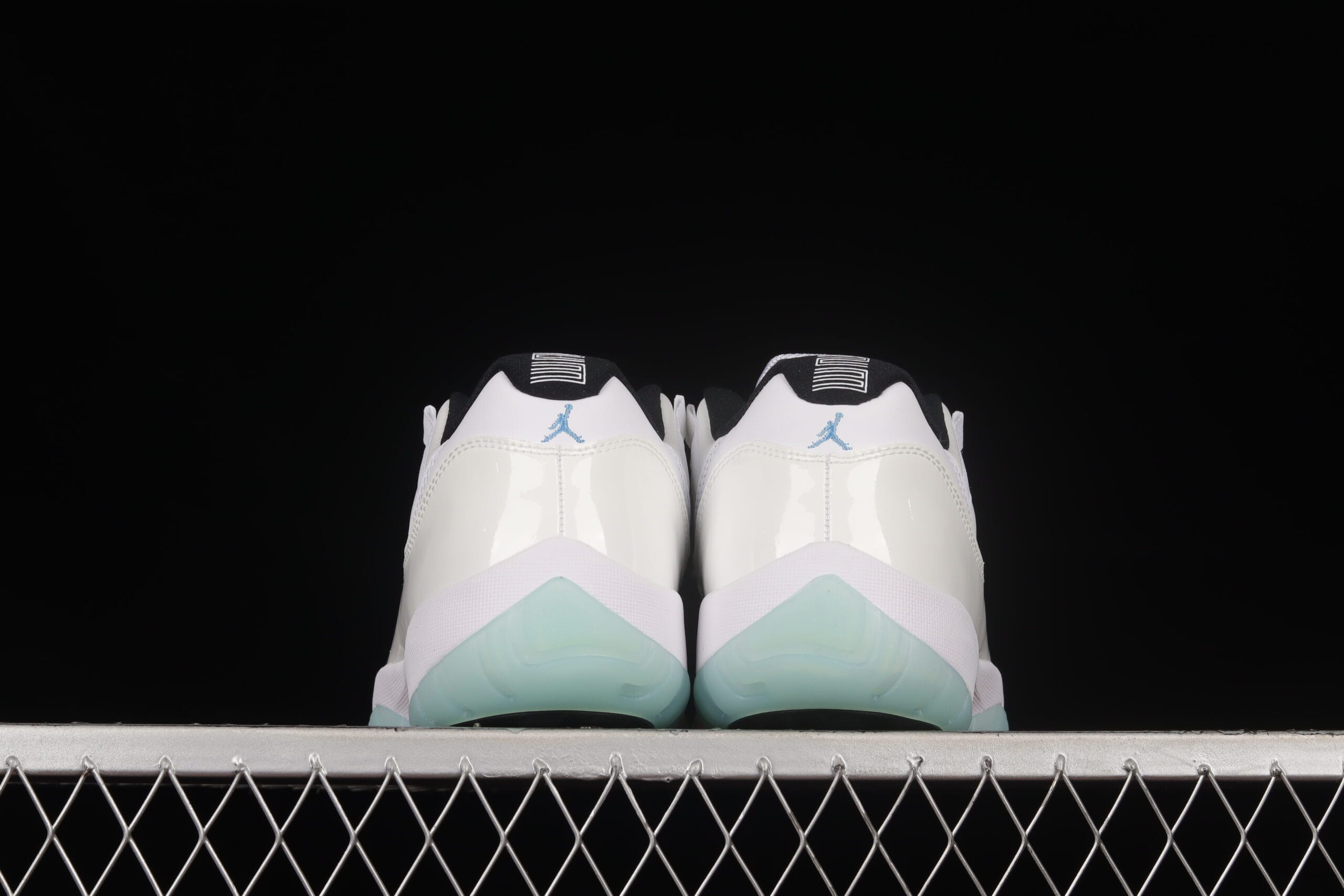 Air Jordan 11 Retro Low Legend Blue