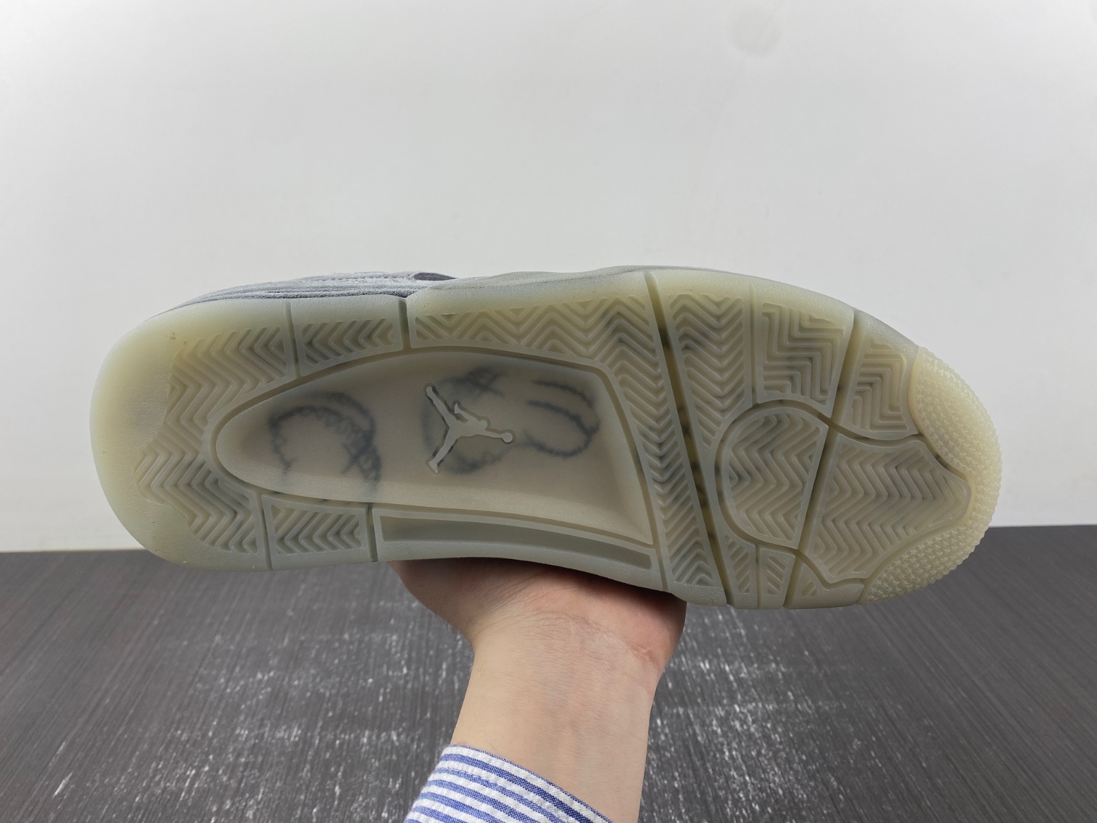 Air Jordan 4 Retro Kaws