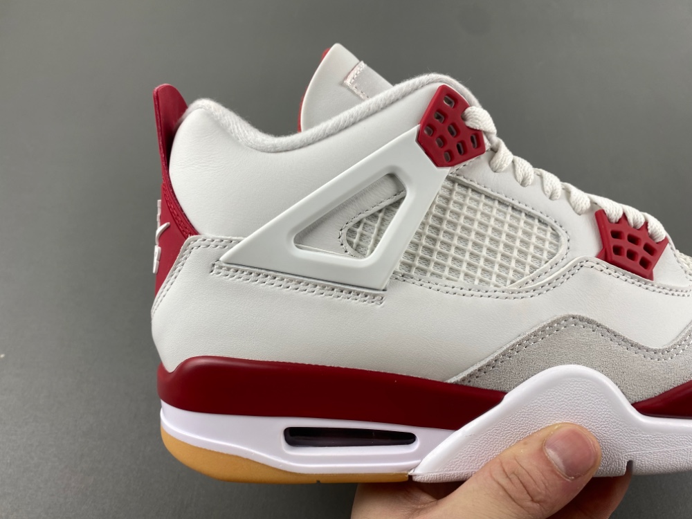 Jordan 4 Retro SB Varsity Red