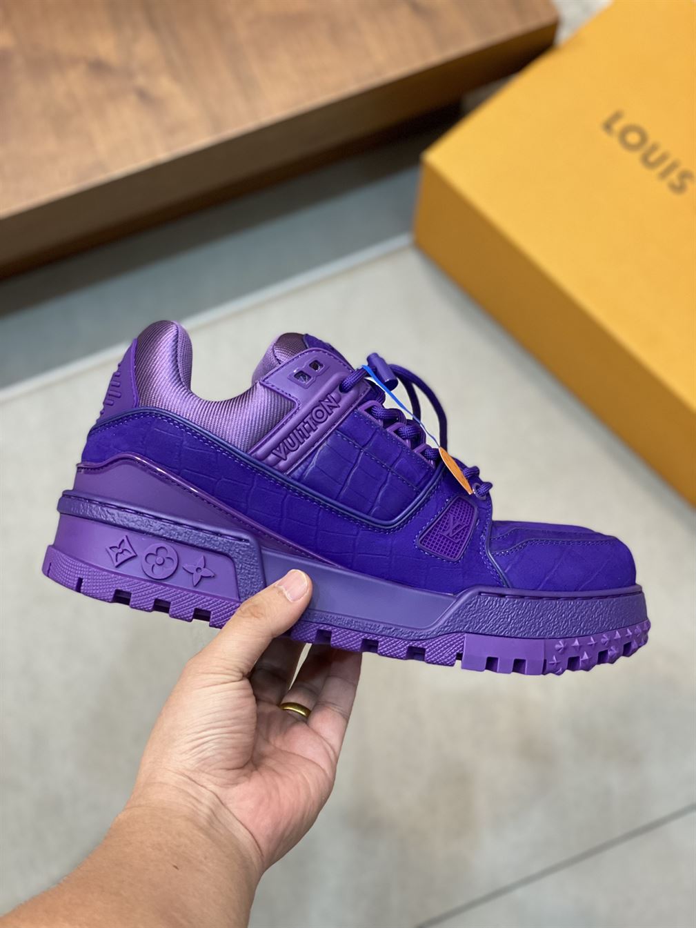 LOUIS VUITTON SS24 SNEAKER – LVS164