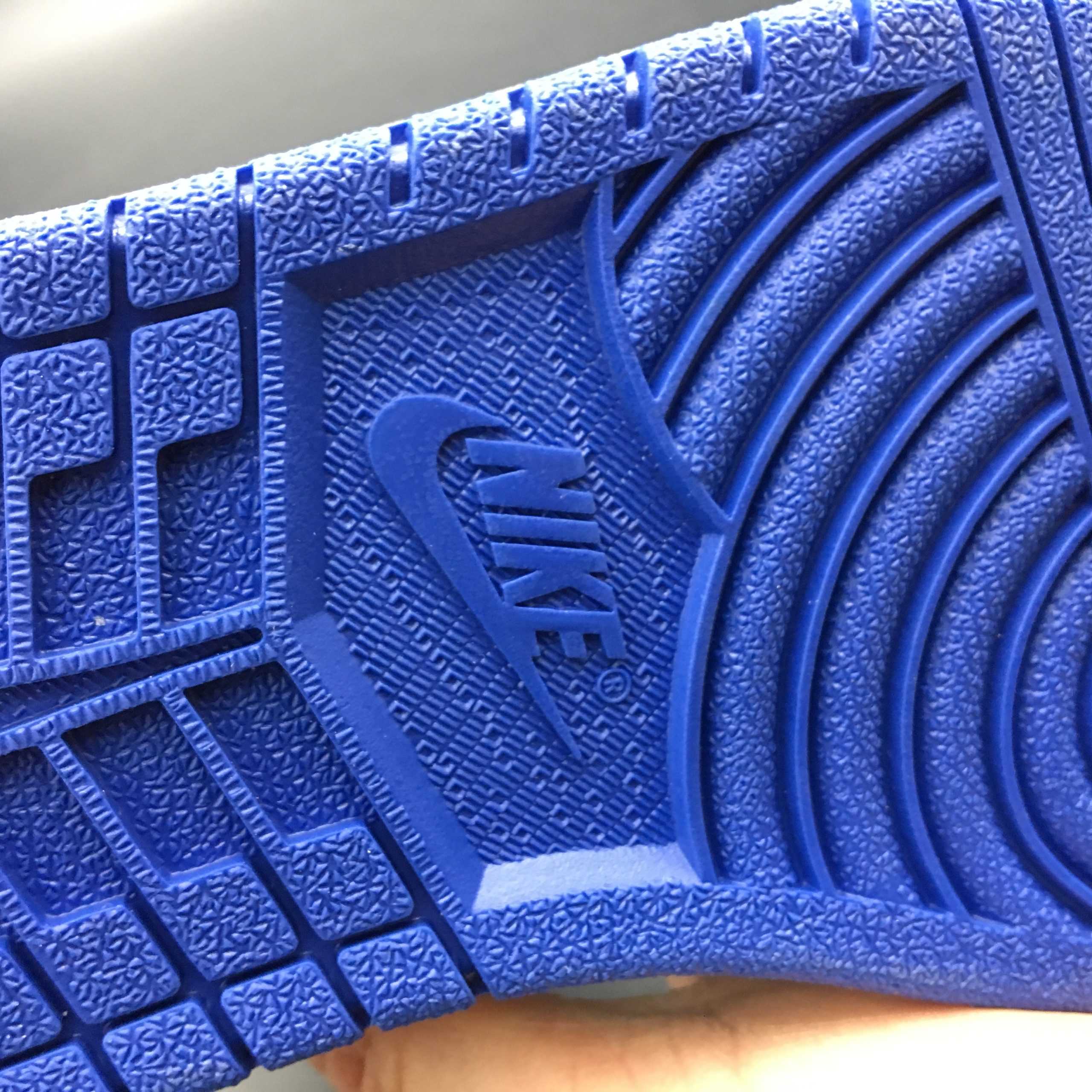 Air Jordan 1 Retro High OG Game Royal