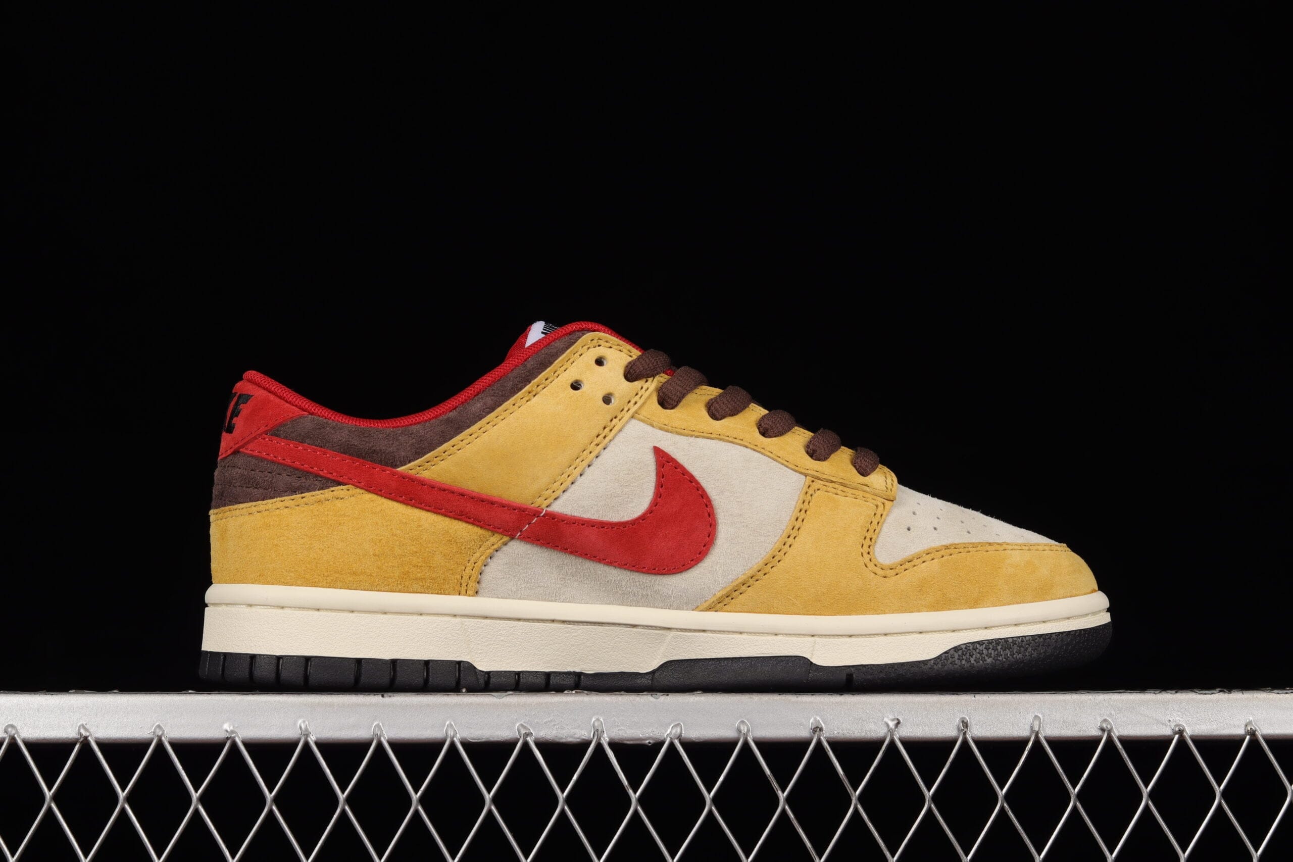 Otomo Katsuhiro x Nike SB Dunk Low Steamboy OST Gold Red Brown