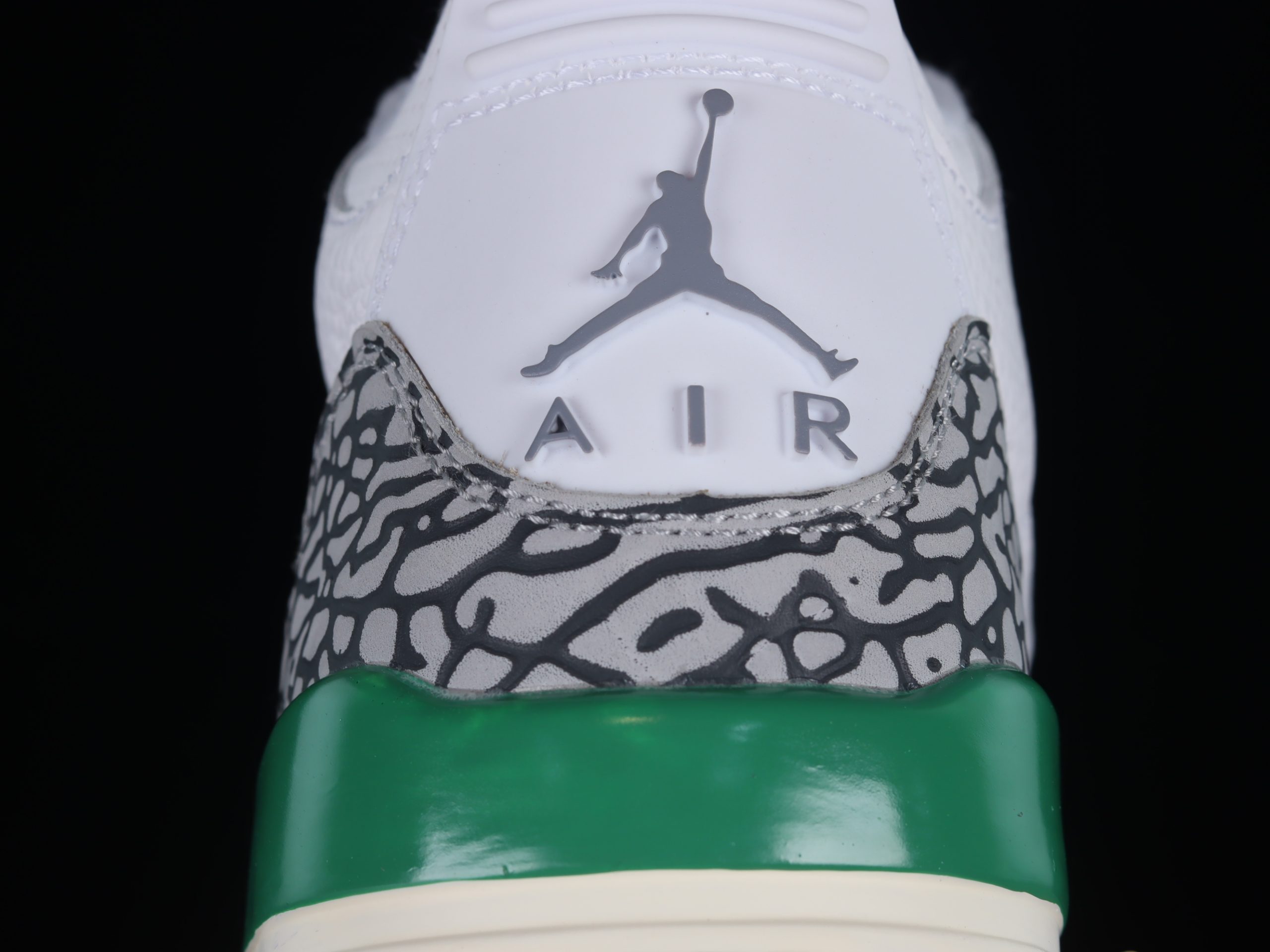 Air Jordan 3 Retro Lucky Green