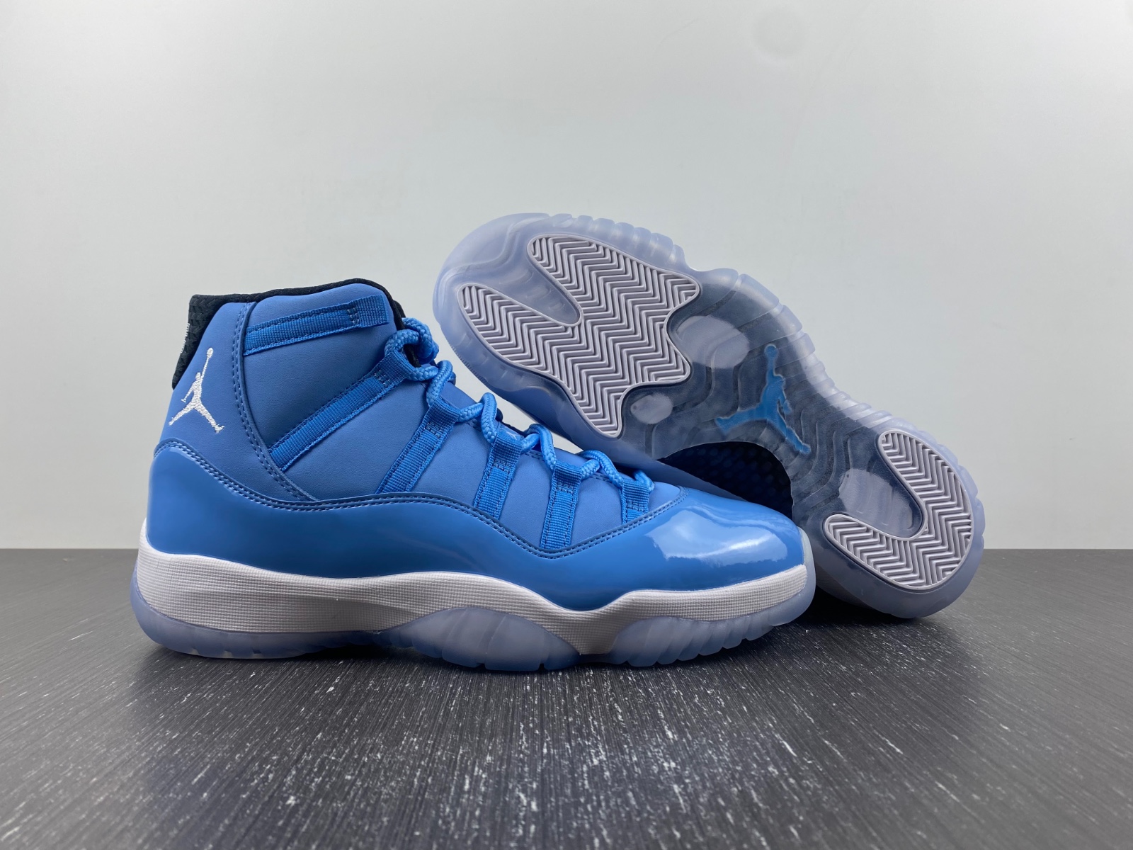 Air Jordan 11 Retro ‘Pantone’