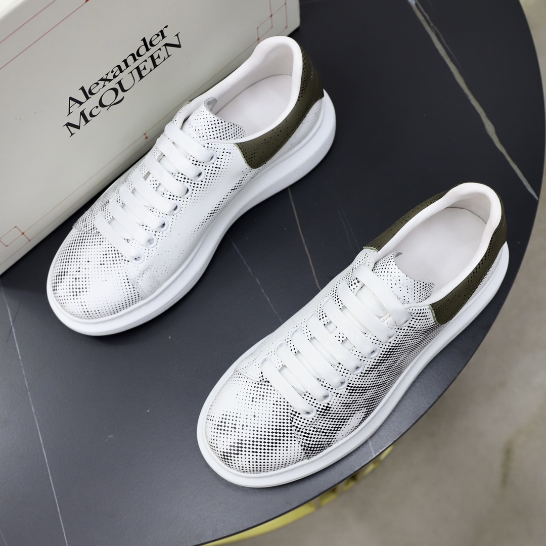 Alexander McQueen's classic star hit all-match white shoes