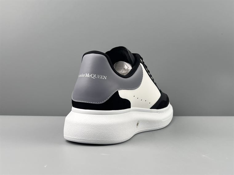 ALEXANDER MCQUEEN OVERSIZED SNEAKER IN BLACK/WHITE/GREY – ALD036
