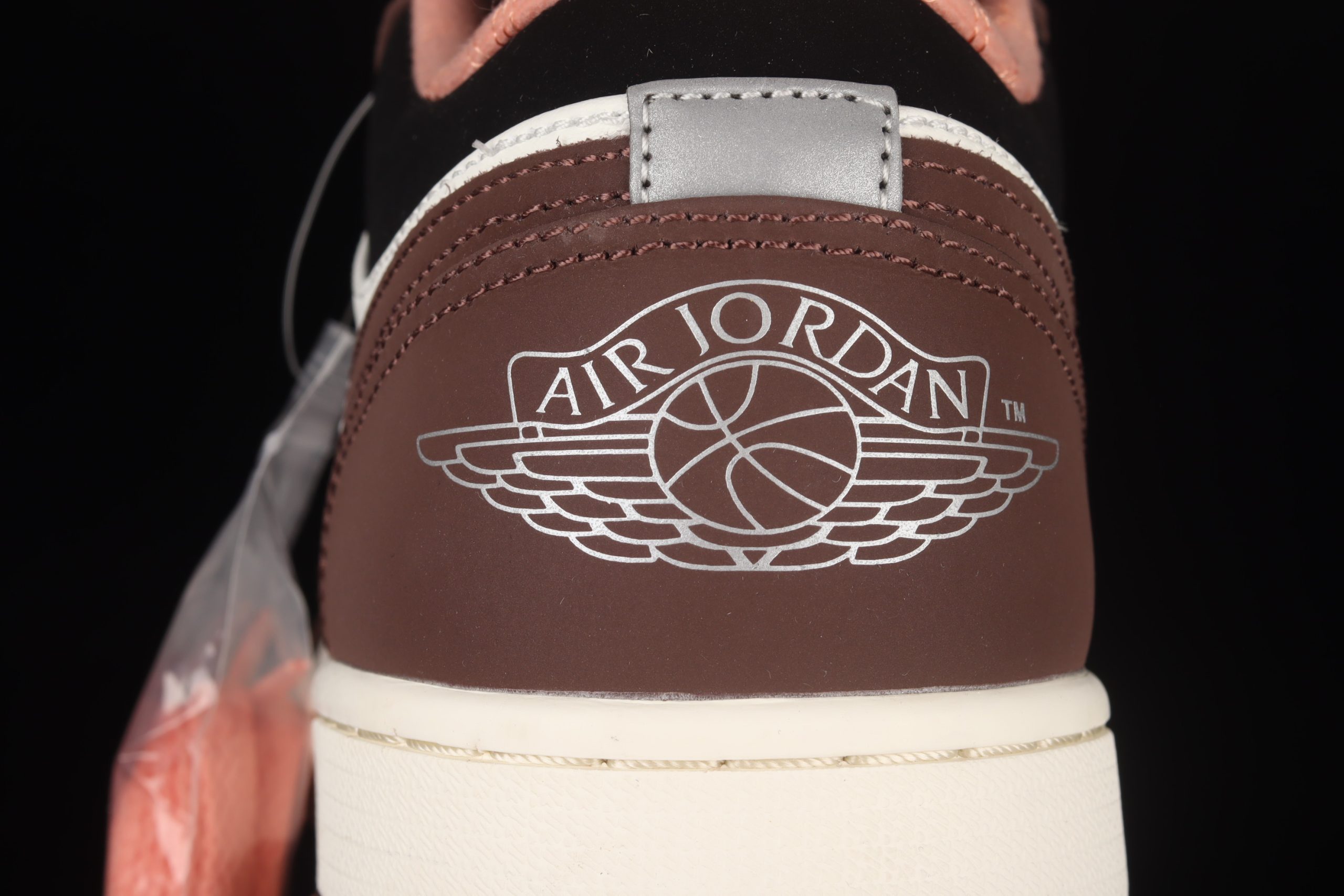 Jordan 1 Low Mocha