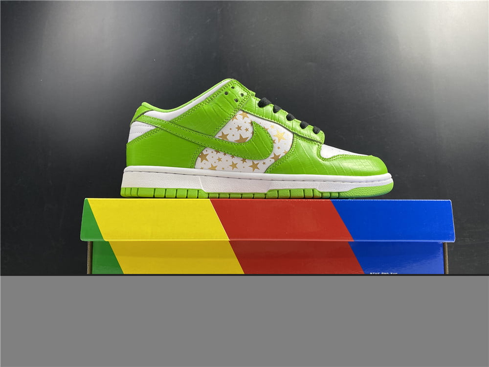 Supreme x Nike SB Dunk Low Mean Green