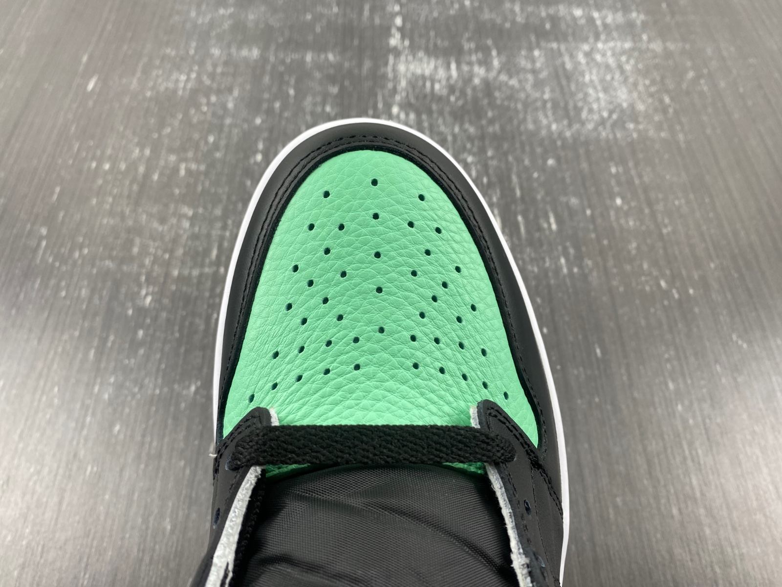 Air Jordan 1 High Green Glow