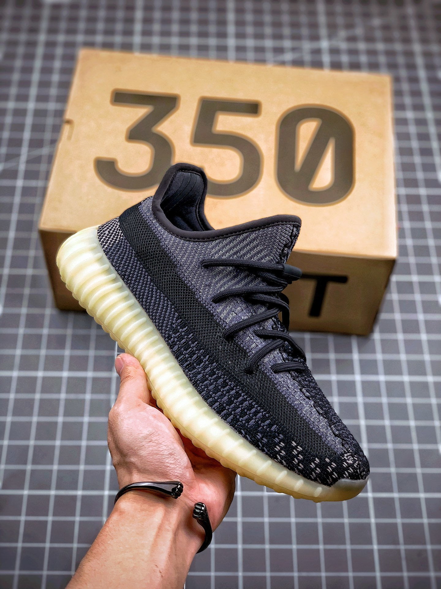 Adidas Yeezy Boost 350 V2 Carbon