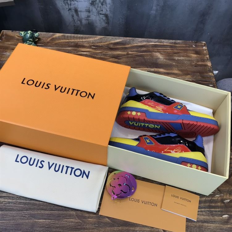 LOUIS VUITTON TRAINER SNEAKERS IN NAVY BLUE PATENT CANVAS – LVS034